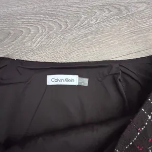 Calvin Klein Womens Tweed Plaid‎ Mini Skirt Black Pink White Size 12 Large NWT thumbnail 3