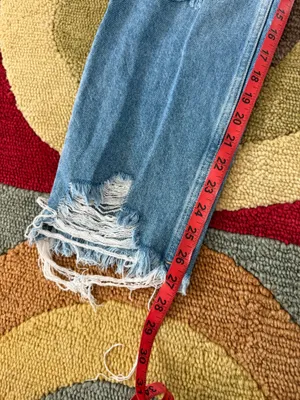 Zara Women High Rise Mom Jeans Denim Distressed Frayed Women’s Size 4 Runs Small thumbnail 2