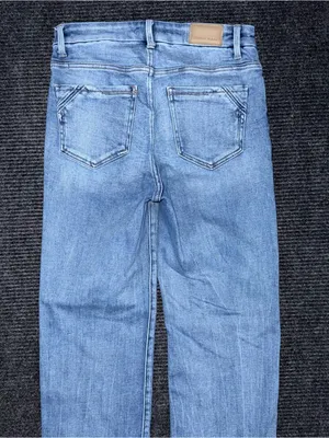 Buckle Black Fit No 75 Cropped Straight Stretch Jeans 27x27.5 High Rise BBW1283A thumbnail 5