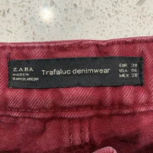 Zara Trafaluc Sz 6 Jeans Denim Wear High‎ Rise Tapered Leg Mom Cranberry Women's thumbnail 2
