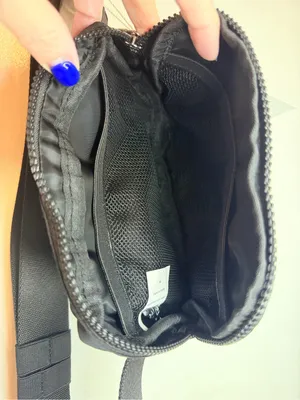 Trendy Queen Black Fanny Pack Waist Bag Crossbody Adjustable Strap NWT thumbnail 6
