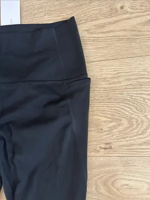 Crz yoga Butterluxe Pocket Legging 21” Black Capri, Size Medium, NWT thumbnail 6