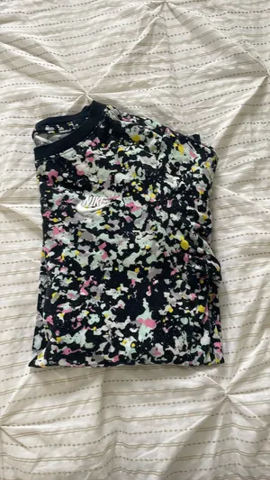 Colorful Nike T-shirt thumbnail 1