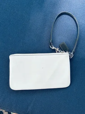Vintage Y2K Coach Soho Cream Off White Leather Buckle Pocket Wristlet Bag thumbnail 5