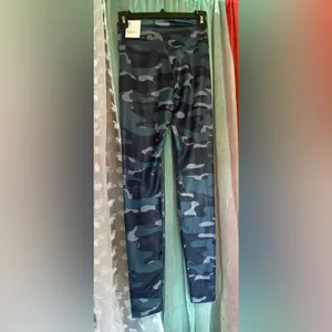 Nike One- NWT- blue camo leggings- XS thumbnail 2