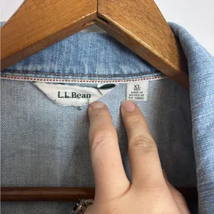 L.L. Bean Vintage Style Light Blue Denim Jean Jacket Size XL thumbnail 4