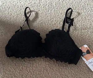 Rene Rofe Black Lace Bra size 34 C thumbnail 1