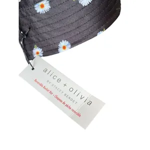Alice + Olivia Daisy Print Reversible Bucket Hat Black / White One Size thumbnail 9