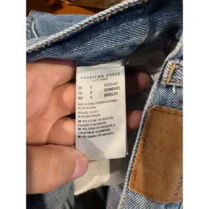 American Eagle distressed Mom jeans thumbnail 3