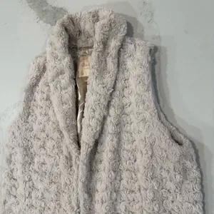 Altar’d State Plush Faux Fur Long Vest Womens Small Cream Cozycore Lined Pockets thumbnail 3