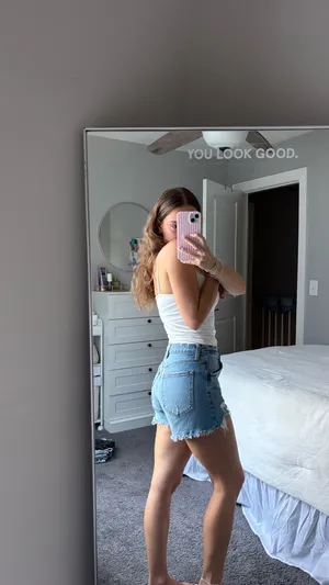 Abercrombie The Mom Shorts High-Rise thumbnail 5