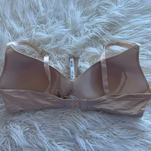 Skims Wireless Form Pushup Plunge Bra Sand Size 42C thumbnail 5