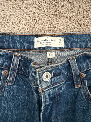 Curve Love Ultra High Rise 90s Straight Jean (8 short) thumbnail 5