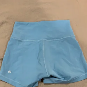 Lululemon 2.5” Wunder Train Biker Shorts thumbnail 2