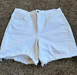 Universal Threads High Rise Vintage Straight White Denim Cut Off Shorts Size 10 thumbnail 1