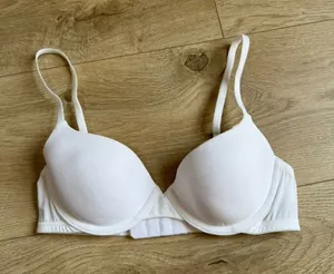 EUC Abercrombie Gilly Hicks White PUSH 'EM UP T-Shirt Contour Demi UW Bra sz 32B thumbnail 1