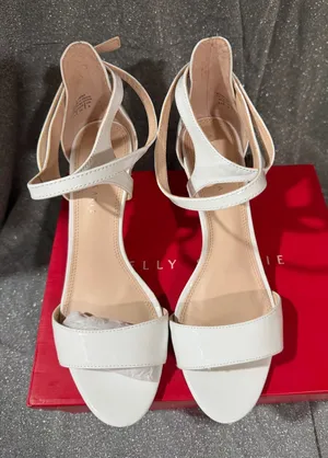 Kelly & Katie Ilvena Heels Women’s 8.5 patent ankle strap NWT thumbnail 1