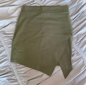 Forever 21 Green Bodycon Skirt thumbnail 1