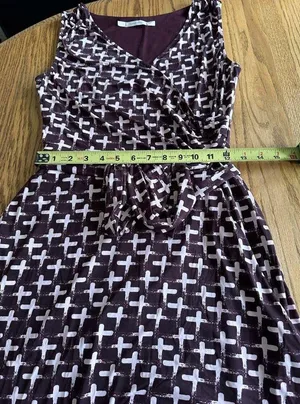 Women’s ShortSleeve Geometric Print Faux Wrap Stretch Dress Size Small Maroon thumbnail 9