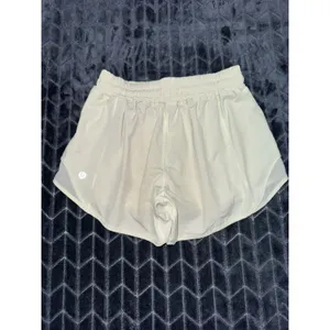 Lululemon Women Hotty Hot Low Rise UnLined Short Light Green Sz 4 thumbnail 2