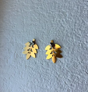 Gold leaf earrings thumbnail 4
