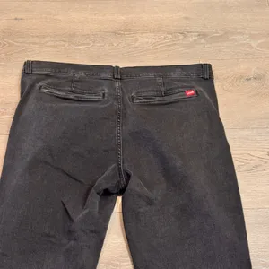 Levi's 314 Shaping Straight Jeans Black Dark Wash‎ Trouser Denim Size 33 Regular thumbnail 4