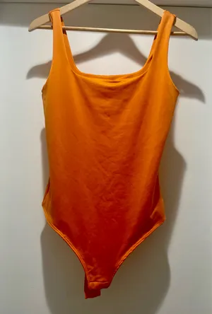 Soft orange bodysuit Size L thumbnail 3
