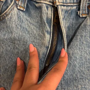 Abercrombie 90s Straight Ultra High Rise Jeans in Curve Love thumbnail 3