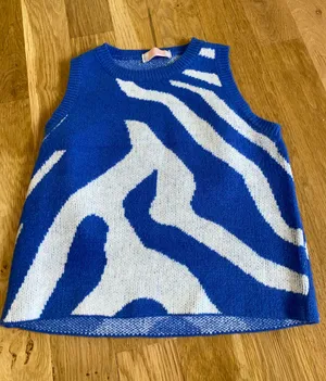 TripleThreads Blue Zebra Sleeveless Sweater Top thumbnail 1