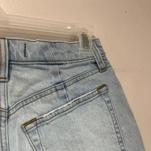 Abercrombie High Rise‎ Cutoff Shorts Size 26 Light Wash Distressed Denim thumbnail 3