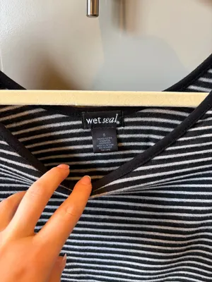 Wet Seal Crop Top Long Sleeve thumbnail 2