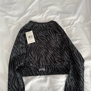 AYBL Workout Full Sleeve Crop Top NWT thumbnail 7