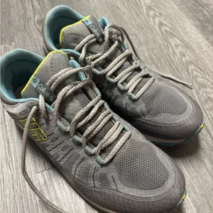Columbia Women’s PeakFreak Hiking Shoes thumbnail 3