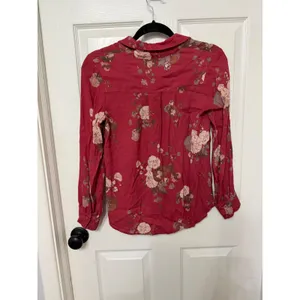 Wilfred Aritzia‎ Floral Button Down Blouse Red Pink Long Sleeve XS Notched Lapel thumbnail 5