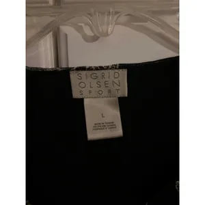 Sigrid Olsen Sport Womens Large Black White Floral Mesh V-Neck Lettuce Edge Top thumbnail 3