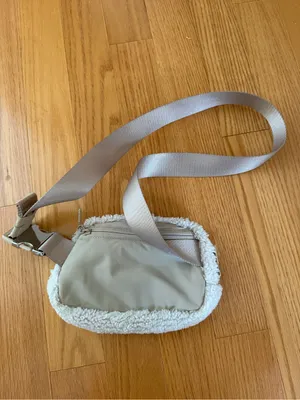 lululemon athletica Cream Sherpa Crossbody Pouch thumbnail 2