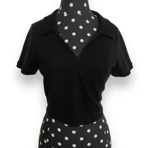 PacSun Womens Top Size M Cropped‎ Ribbed Knit V-Neck Collared Short Sleeve Black thumbnail 1