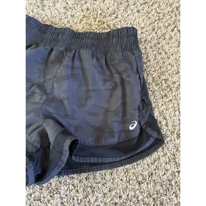 ASICS Women's Black Camo Running Shorts Size‎ Small thumbnail 3