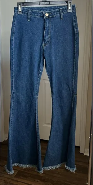 Women’s Wide Flare Jeans Size 27 thumbnail 1