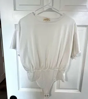 Universal Threads T-Shirt Bodysuit thumbnail 3