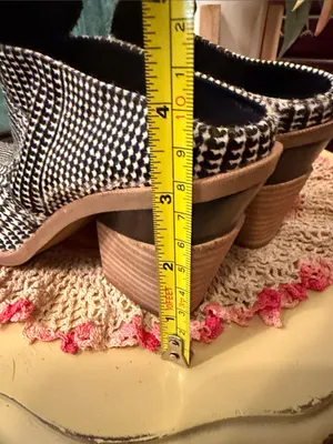 🏁🏁🏁BOGOHO🏁🏁🏁Gianni Bini Women's Black & White Houndstooth Ankle Boots-6.5 thumbnail 7