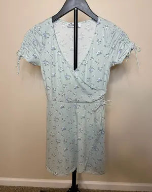 Hollister Floral Wrap Dress‎ Size S thumbnail 1