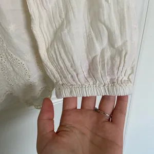 EUC | Old Navy women’s lace trim blouse — small‎ thumbnail 2