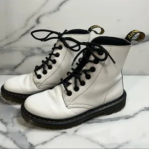 Doc Dr. Martens Women's Punk Goth Grunge White Leather Luana Combat Boots Sz 5 thumbnail 3