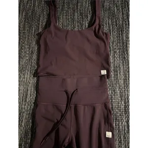 Vuori Daily Crop Tank Top and Daily Leggings Set Ruby Red thumbnail 3