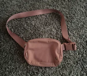 Lululemon Belt Bag Everywhere Dusty 1L Rose Pink thumbnail 1