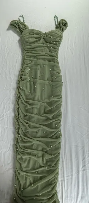 Beautiful Windsor Green pearl dress thumbnail 1