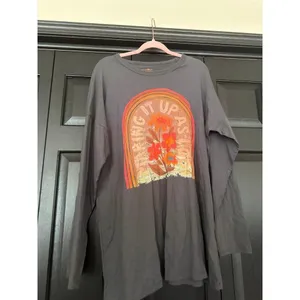 Natural Life cotton graphic tee in charcoal grey features a retro-inspired XL thumbnail 2
