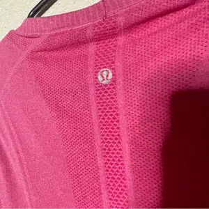 Swiftly Tech Short Sleeve Crew in Sonic Pink Size 6/8 thumbnail 10