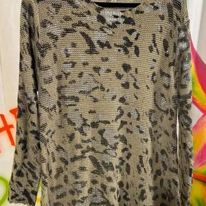 052. Davi & Dani Leopard print sequin sweater dress Size M thumbnail 1